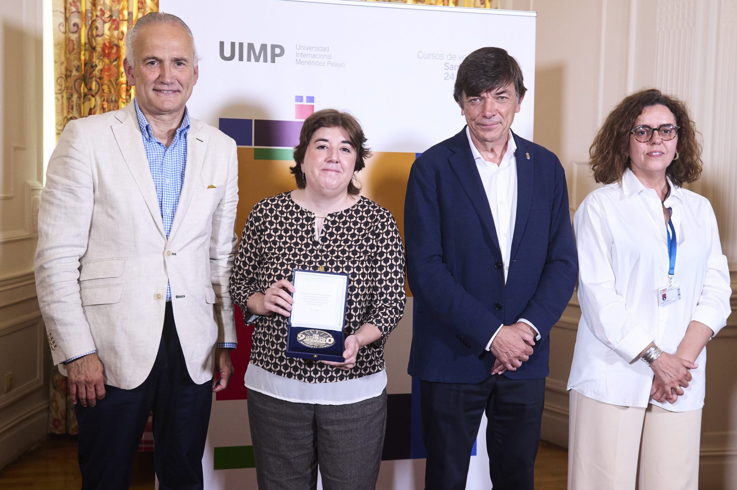 Entrega de la Medalla del 90 Aniversario de la UIMP a Dña. Concepción Cascajosa, presidenta de RTVE